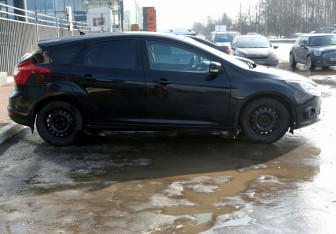 Подержанный автомобиль Ford Focus Hatchback 2011 года (7 фото)
