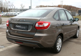 Подержанный автомобиль LADA (ВАЗ) Granta Liftback 2019 года (6 фото)