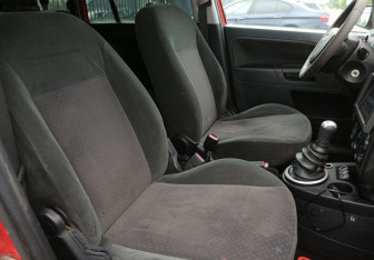 Подержанный автомобиль Ford Fusion 2005 года (10 фото)