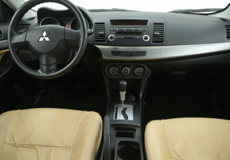 Подержанный автомобиль Mitsubishi Lancer Sedan 2008 года (12 фото)