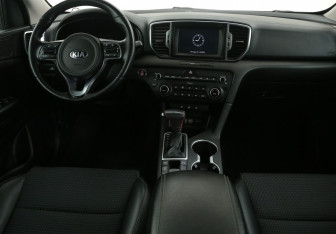 Подержанный автомобиль Kia Sportage 2016 года (12 фото)