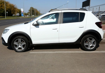 Подержанный автомобиль Renault Sandero 2019 года (8 фото)