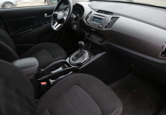 Подержанный автомобиль Kia Sportage 2014 года (9 фото)