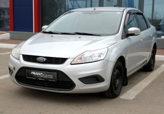 Подержанный автомобиль Ford Focus Sedan 2011 года (3 фото)