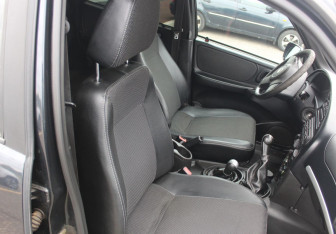 Подержанный автомобиль Chevrolet Niva 2011 года (10 фото)