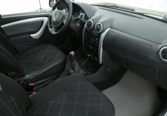 Подержанный автомобиль LADA (ВАЗ) Largus Wagon 2018 года (9 фото)