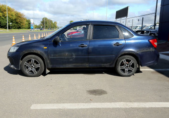 Подержанный автомобиль LADA (ВАЗ) Granta Sedan 2013 года (8 фото)