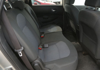Подержанный автомобиль Nissan Qashqai+2 2012 года (11 фото)