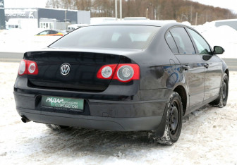 Подержанный автомобиль Volkswagen Passat Sedan 2006 года (6 фото)