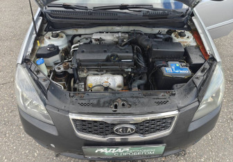 Подержанный автомобиль Kia Rio Sedan 2010 года (17 фото)