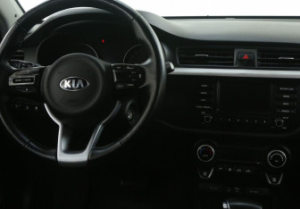 Подержанный автомобиль Kia Rio Sedan 2019 года (25 фото)