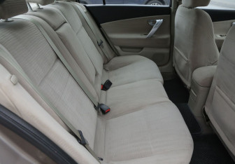 Подержанный автомобиль Nissan Primera Sedan 2004 года (11 фото)