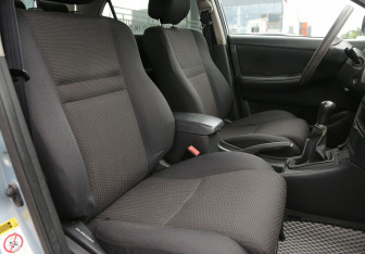 Подержанный автомобиль Toyota Corolla Sedan 2006 года (10 фото)