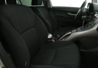 Подержанный автомобиль Toyota Auris Hatchback 2007 года (10 фото)