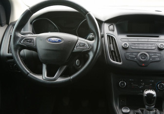 Подержанный автомобиль Ford Focus Hatchback 2015 года (14 фото)