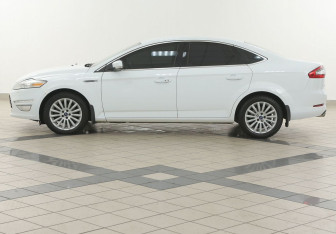 Подержанный автомобиль Ford Mondeo Sedan 2013 года (7 фото)