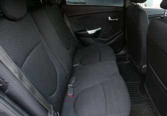 Подержанный автомобиль Kia Rio Hatchback 2014 года (11 фото)