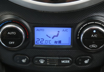 Подержанный автомобиль Hyundai Solaris Hatchback 2012 года (18 фото)