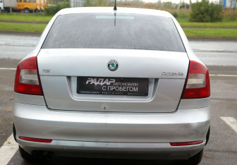 Подержанный автомобиль Skoda Octavia Liftback 2011 года (6 фото)