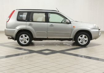 Подержанный автомобиль Nissan X-Trail 2003 года (5 фото)