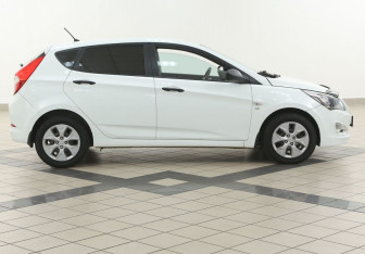 Подержанный автомобиль Hyundai Solaris Hatchback 2015 года (5 фото)