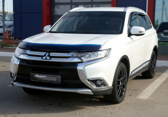 Подержанный автомобиль Mitsubishi Outlander 2018 года (3 фото)