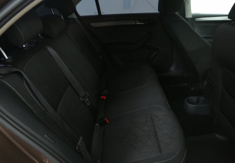 Подержанный автомобиль Skoda Rapid Liftback 2019 года (11 фото)