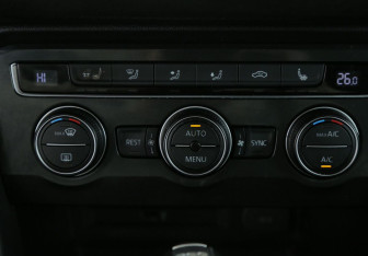 Подержанный автомобиль Volkswagen Tiguan 2017 года (16 фото)