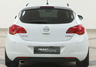 Подержанный автомобиль Opel Astra Hatchback 2011 года (3 фото)
