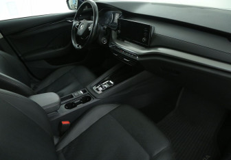 Подержанный автомобиль Skoda Octavia Liftback 2021 года (9 фото)