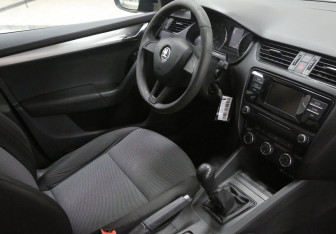 Подержанный автомобиль Skoda Octavia Liftback 2016 года (6 фото)