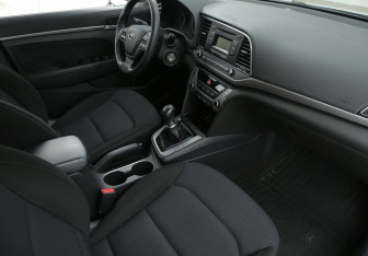 Подержанный автомобиль Hyundai Elantra Sedan 2017 года (9 фото)