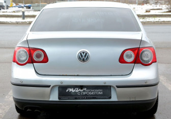 Подержанный автомобиль Volkswagen Passat Sedan 2007 года (5 фото)