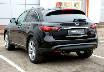 Подержанный автомобиль Infiniti FX 2012 года (4 фото)