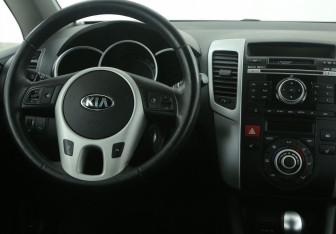 Подержанный автомобиль Kia Venga 2013 года (14 фото)