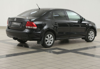 Подержанный автомобиль Volkswagen Polo Sedan 2013 года (4 фото)