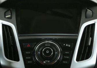 Подержанный автомобиль Ford Focus Hatchback 2012 года (13 фото)