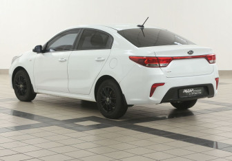 Подержанный автомобиль Kia Rio Sedan 2018 года (2 фото)