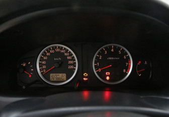 Подержанный автомобиль Nissan Almera Sedan 2005 года (10 фото)