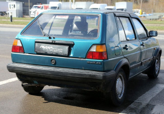 Подержанный автомобиль Volkswagen Golf Hatchback 1990 года (6 фото)