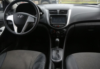 Подержанный автомобиль Hyundai Solaris Sedan 2011 года (12 фото)