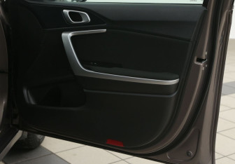 Подержанный автомобиль Kia Ceed Wagon 2019 года (12 фото)
