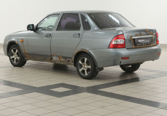 Подержанный автомобиль LADA (ВАЗ) Priora Sedan 2011 года (2 фото)