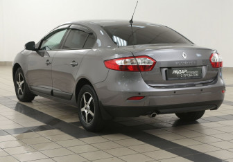 Подержанный автомобиль Renault Fluence 2012 года (2 фото)