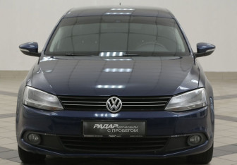 Подержанный автомобиль Volkswagen Jetta Sedan 2011 года (6 фото)