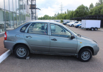 Подержанный автомобиль LADA (ВАЗ) Kalina Sedan 2008 года (8 фото)