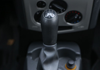 Подержанный автомобиль Renault Logan Sedan 2009 года (15 фото)