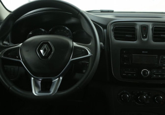 Подержанный автомобиль Renault Sandero 2020 года (14 фото)
