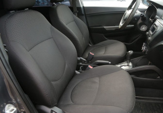 Подержанный автомобиль Kia Rio Sedan 2012 года (10 фото)