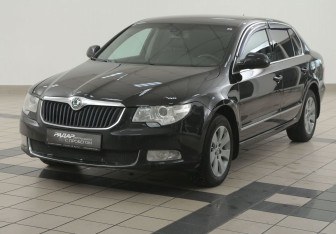 Подержанный автомобиль Skoda Superb Liftback 2011 года (8 фото)